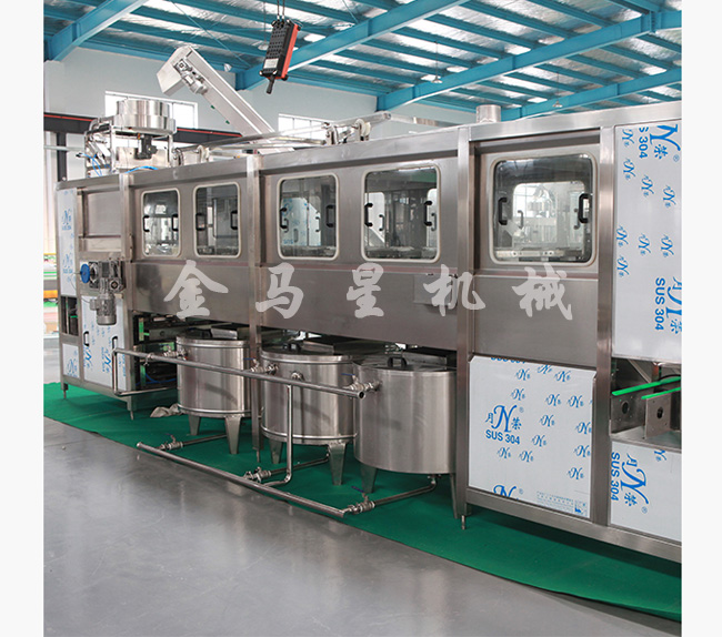 大瓶水灌裝生產(chǎn)線(xiàn)增添人們的美味視覺(jué)感